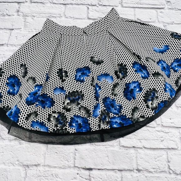 Express Pleated Mini Skirt Women's Size 2 Black White Blue Floral Tulle Layered - Picture 8 of 8